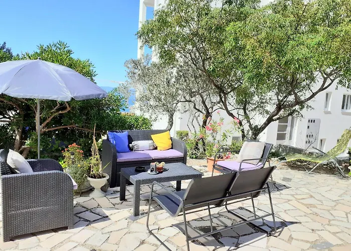 Apartment Viki - Seaview & Garden Terrace